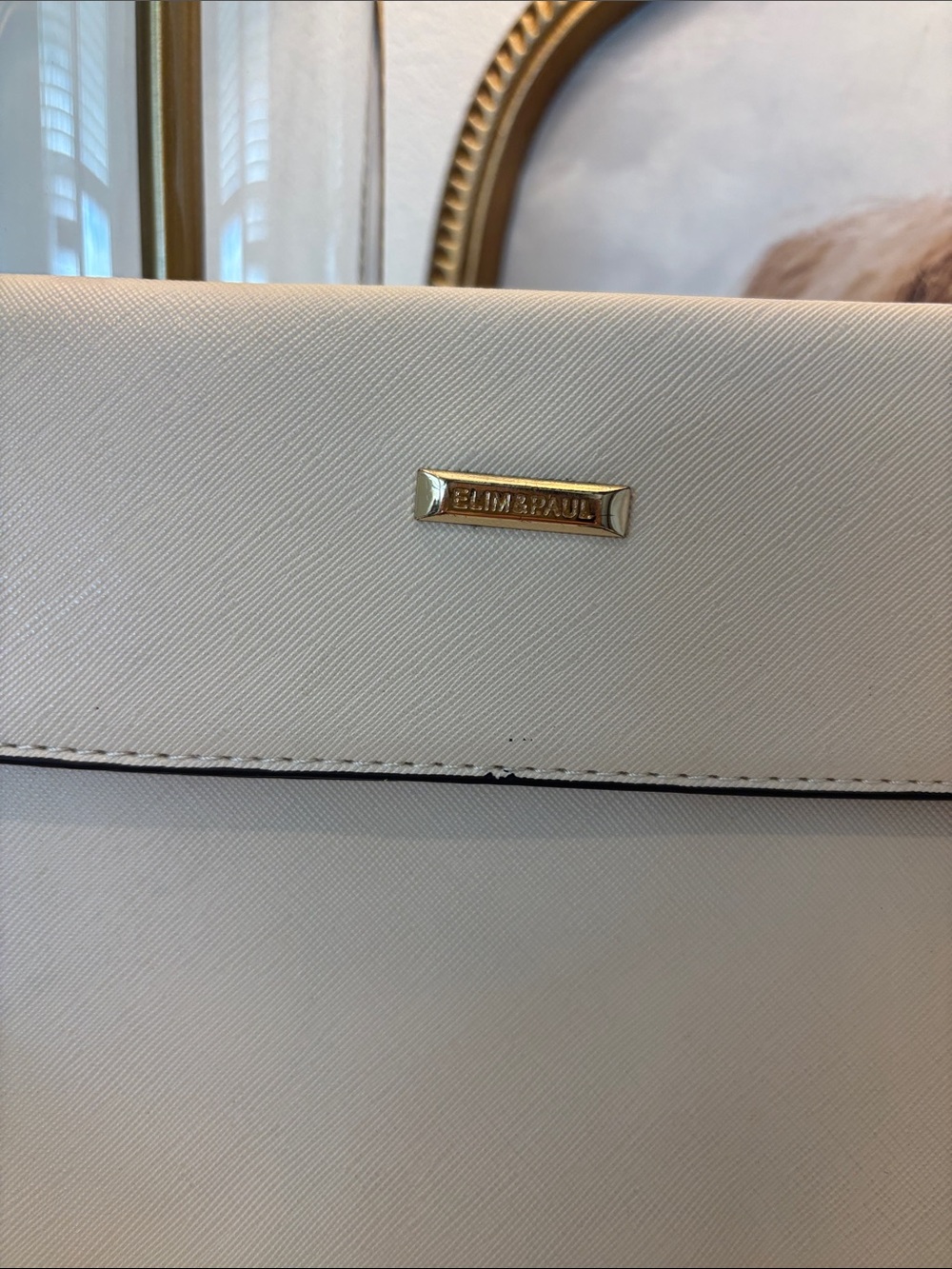 👝Elegant Cream Wristlet Clutch with Gold Accents - Picture 2 of 5